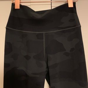 Alo black camo leggings